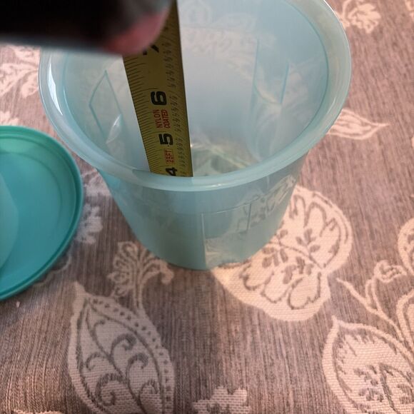 Tupperware 6 Pickle Olive Keeper Pick a Deli 4522 Round Rare Blue Color 1020 - Picture 12 of 14